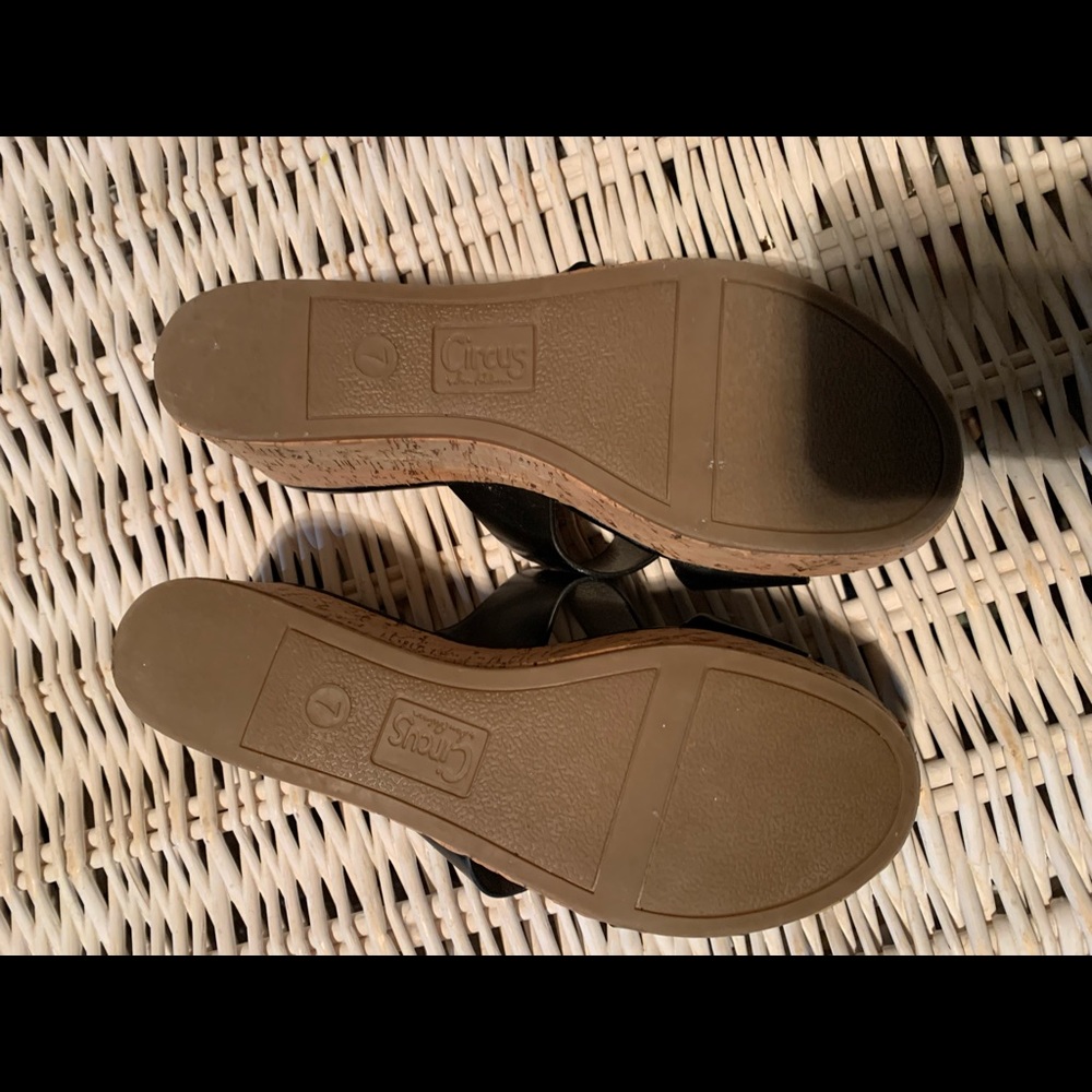 Shoes - Picture 2 of 3